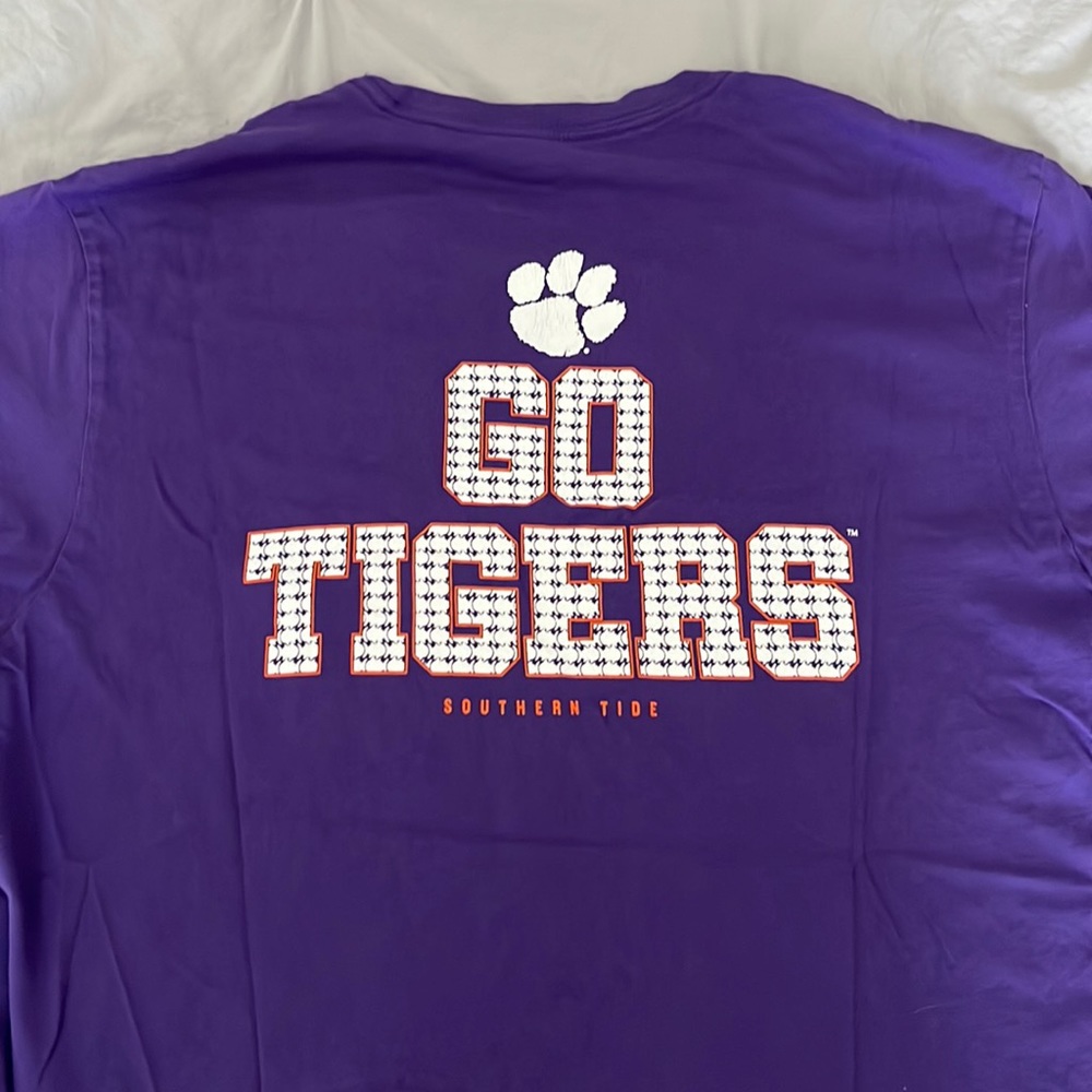 Southern tide Clemson t shirt. No stains rips or tears